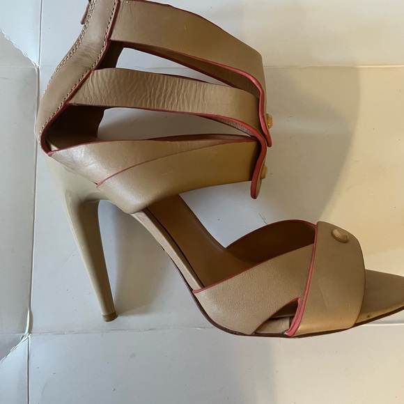 LAMB Tan with red accent heel - Picture 2 of 5